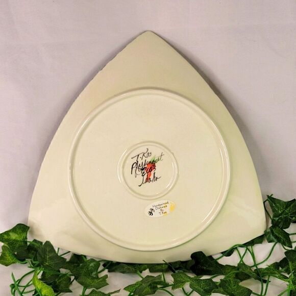 Handpainted. Easter Plate by T Rae. EUC - Picture 6 of 11